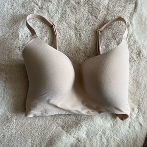 PINK Victoria’s Secret wireless lightly lined Women’s bra in size Small DD